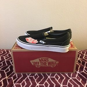 BRAND NEW NEVER WORN VANS Women's Classic Slip-On Shoes, Size 8.5, Black